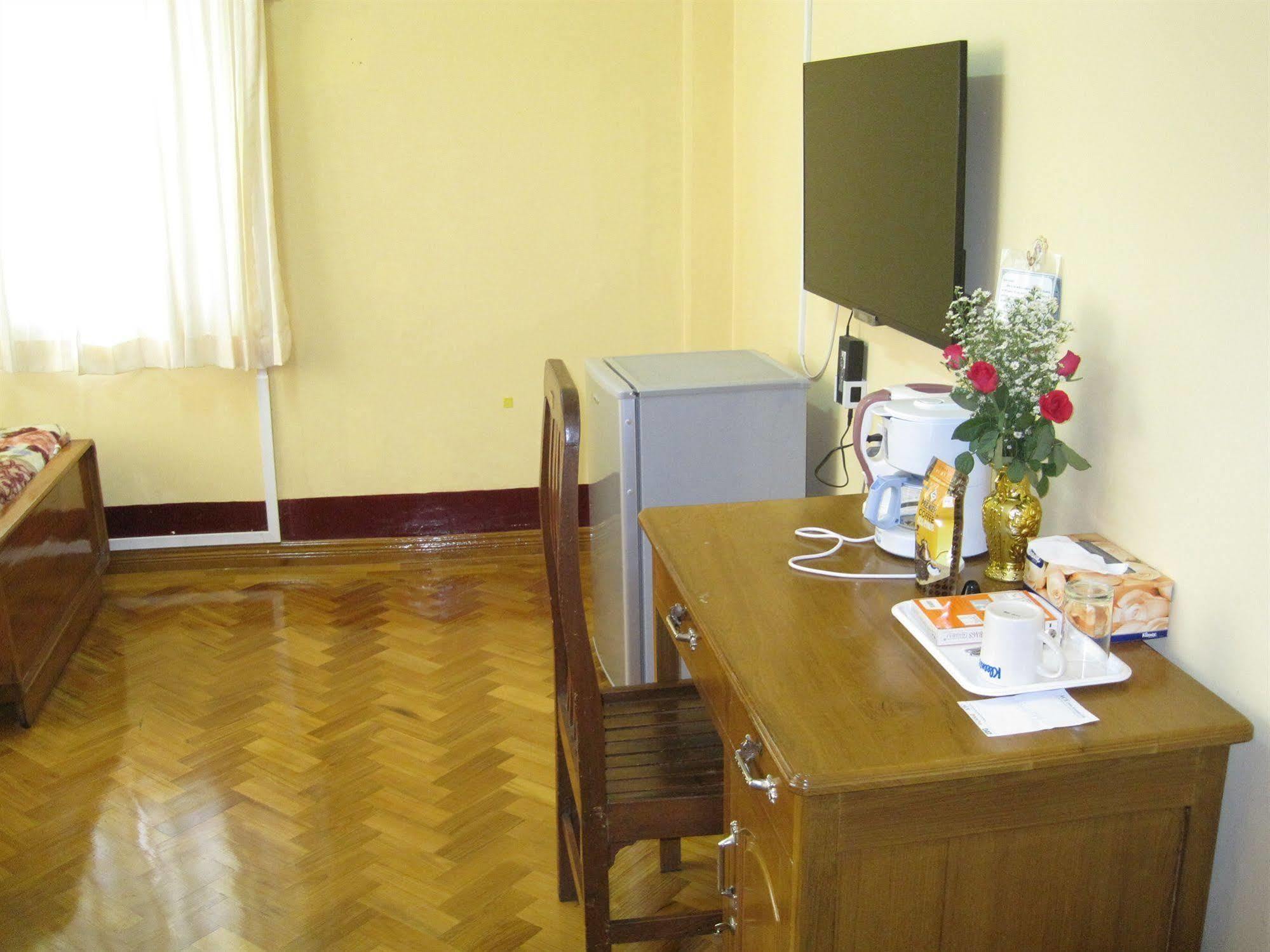 Golden Guest Inn Янгон Экстерьер фото