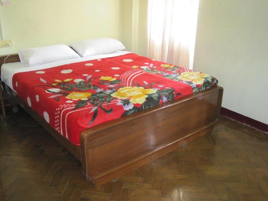Golden Guest Inn Янгон Экстерьер фото