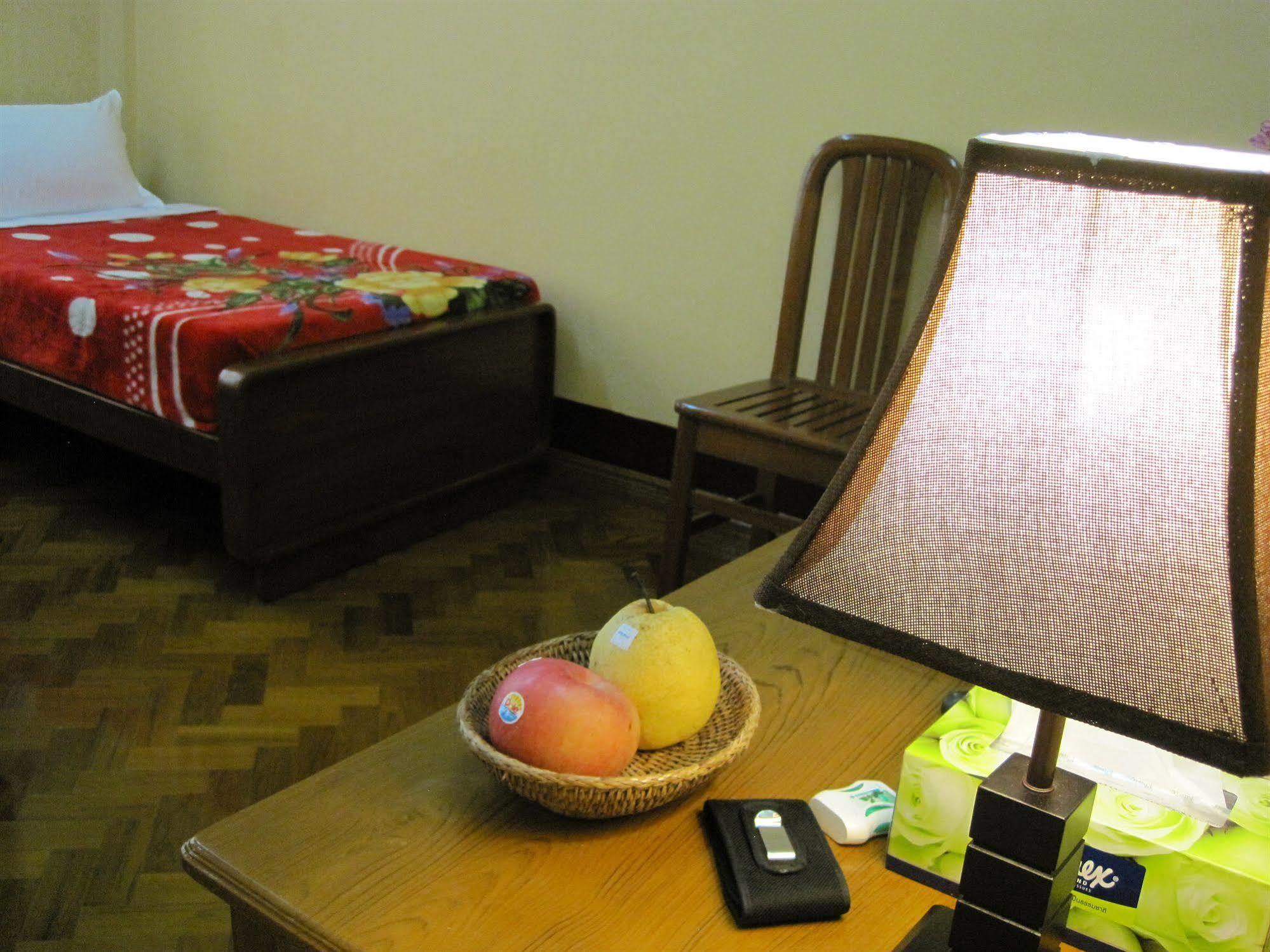 Golden Guest Inn Янгон Экстерьер фото