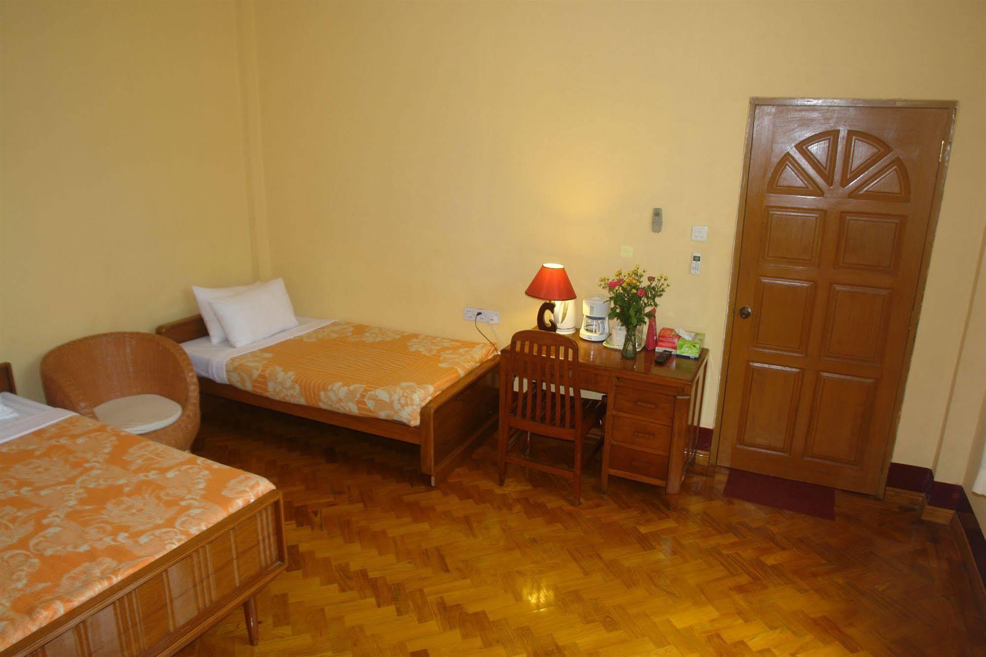 Golden Guest Inn Янгон Экстерьер фото